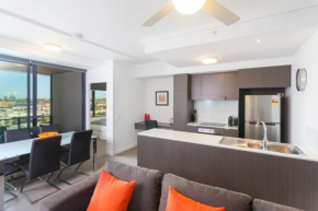 Keeping Cool on Connor - Executive 2BR Fortitude Valley apartment with pool and views